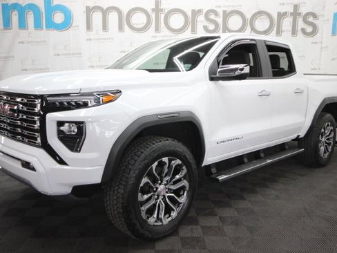 Used 2023 GMC Canyon Denali image 2