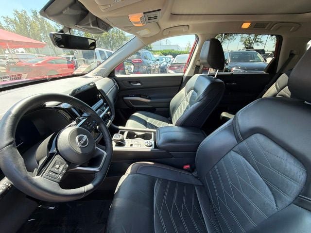 Used 2024 Nissan Pathfinder Platinum w/ Lighting Package (N93) AWD/4WD image 10