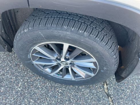 Used 2019 Toyota Highlander XLE image 8