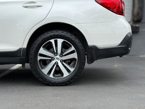 Used 2018 Subaru Outback 2.5i Limited AWD/4WD image 11