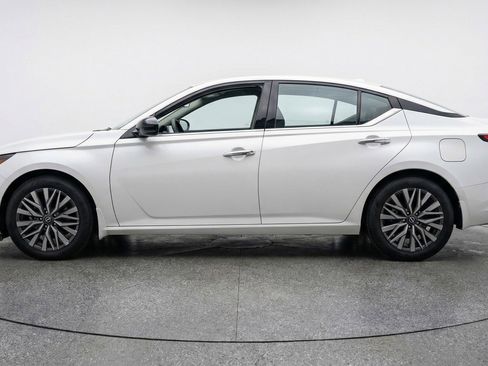 Used 2025 Nissan Altima 2.5 SV FWD image 5