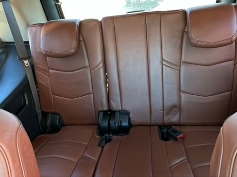 Used 2020 Cadillac Escalade Premium Luxury image 23