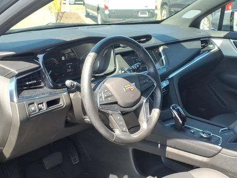 Used 2022 Cadillac XT5 Premium Luxury FWD image 8