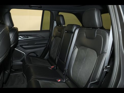 Used 2022 Jeep Grand Cherokee Altitude image 27