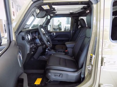 New 2026 Jeep Gladiator Sport AWD/4WD image 19
