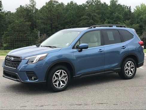 Used 2023 Subaru Forester Premium AWD/4WD image 1