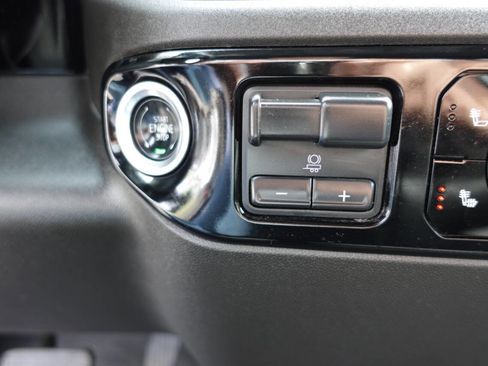Used 2024 Chevrolet Silverado 1500 LT AWD/4WD image 47