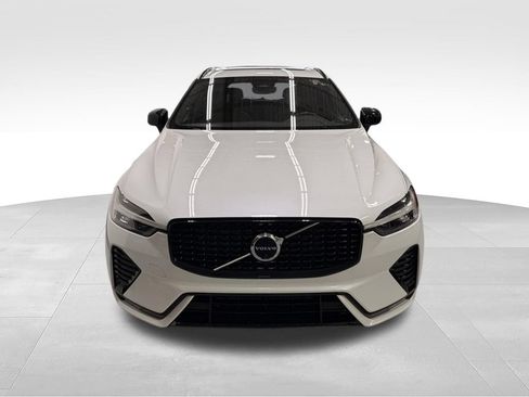 Used 2023 Volvo XC60 B5 Plus w/ Protection Package Premier AWD/4WD image 8