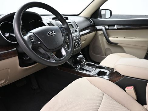 Used 2014 Kia Sorento LX image 10