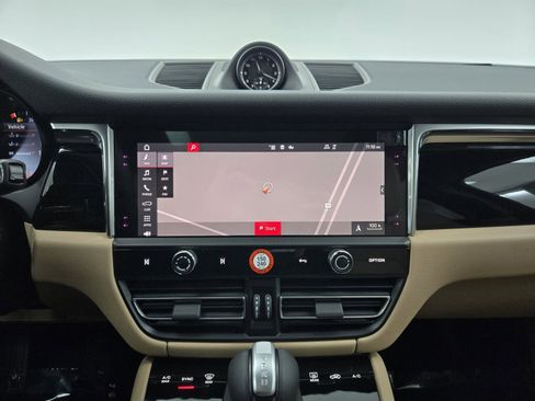 New 2026 Porsche Macan AWD/4WD image 25
