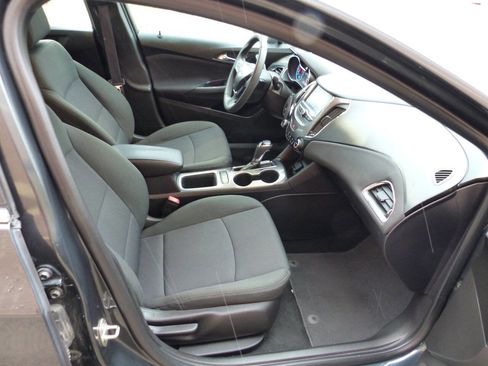 Used 2017 Chevrolet Cruze LT w/ Convenience Package image 40