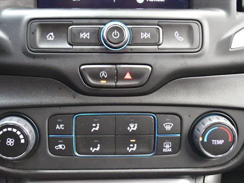 Used 2024 GMC Terrain SLE image 28