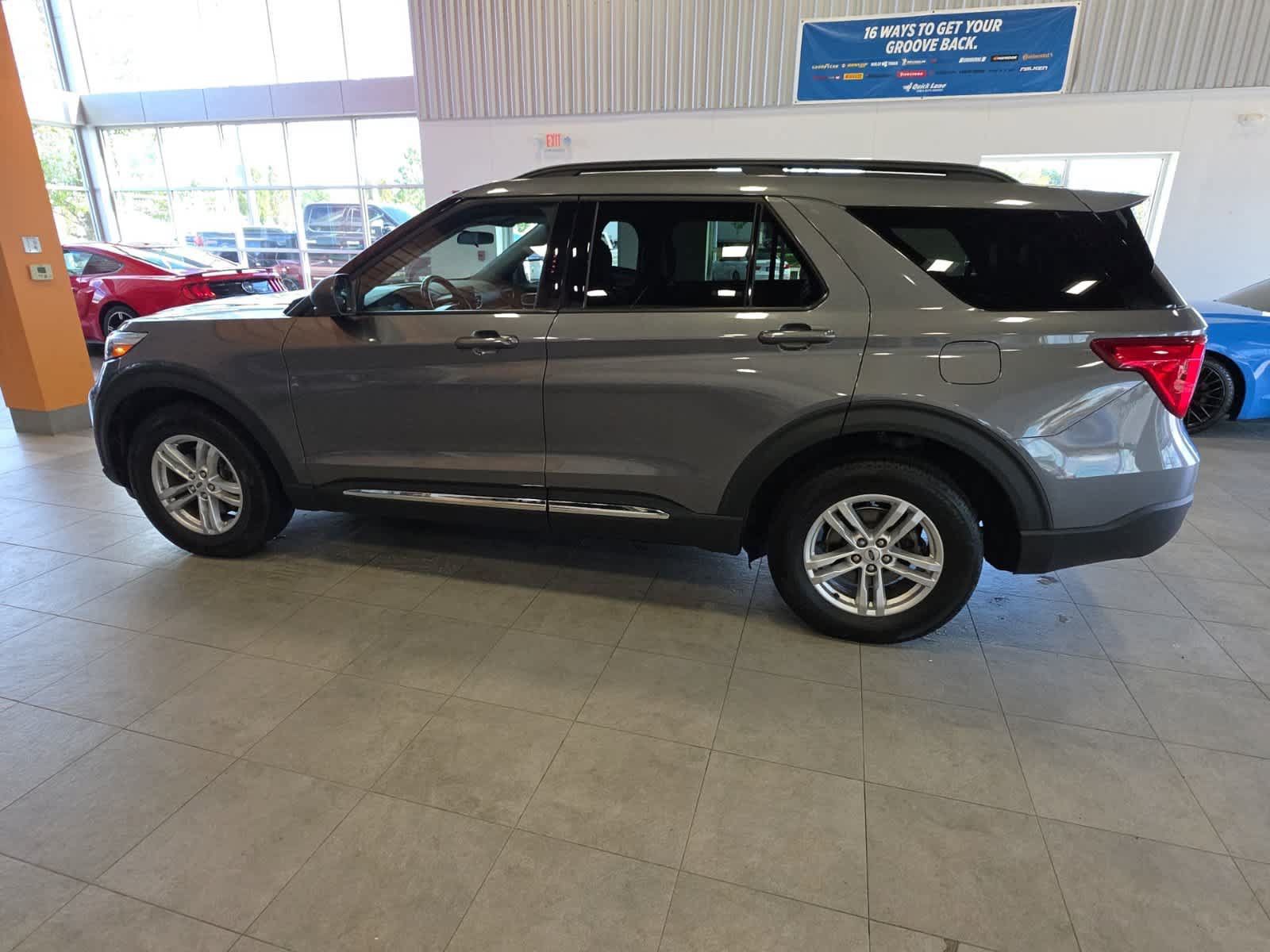 Used 2023 Ford Explorer XLT w/ Equipment Group 202A AWD/4WD image 11