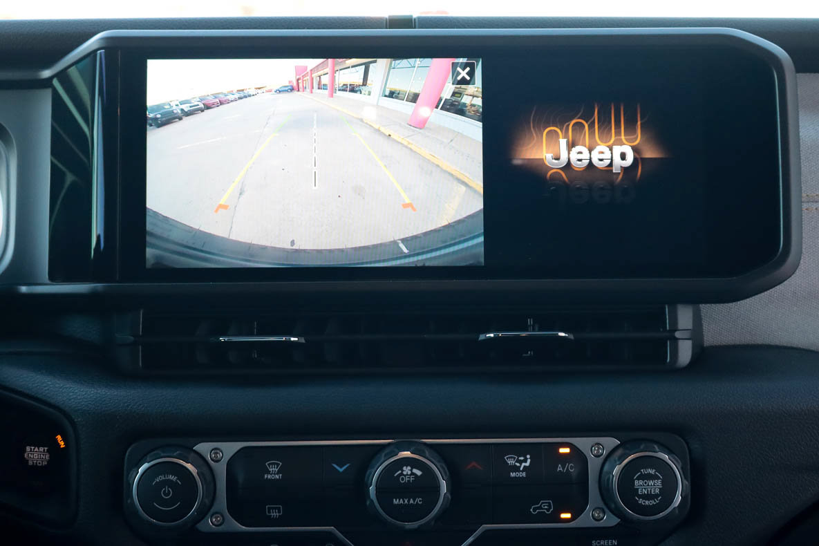 Used 2025 Jeep Wrangler Sport AWD/4WD image 12