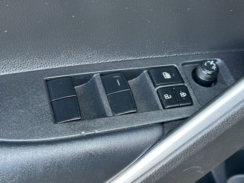 Used 2022 Toyota Corolla Cross LE image 12