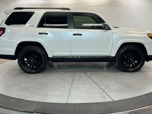 Used 2020 Toyota 4Runner Limited AWD/4WD image 7