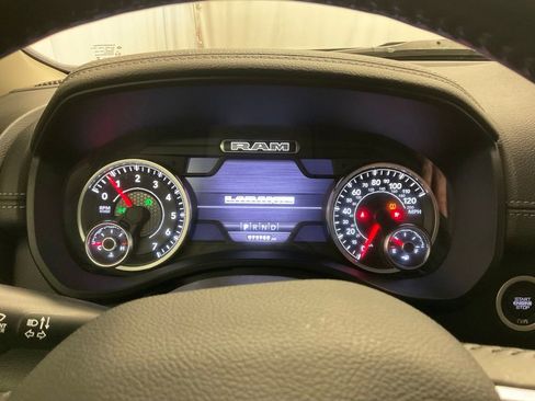Used 2022 RAM 1500 Laramie AWD/4WD image 2