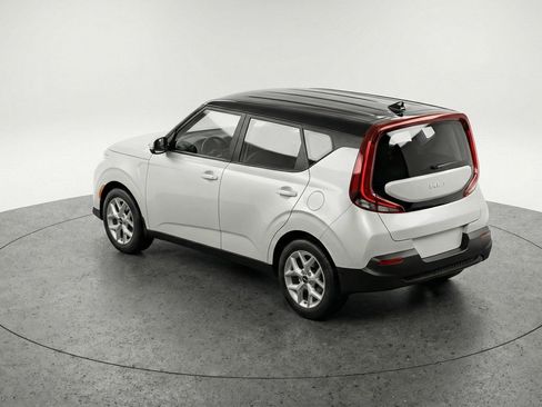 Used 2025 Kia Soul LX w/ LX Technology Package FWD image 6