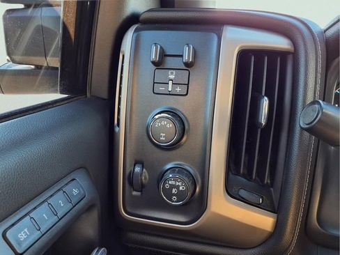 Used 2018 GMC Sierra 2500 Denali w/ Duramax Plus Package AWD/4WD image 11