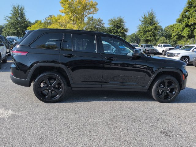 Certified 2023 Jeep Grand Cherokee Altitude AWD/4WD image 3