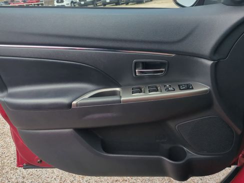 Used 2025 Mitsubishi Outlander Sport SE AWD/4WD image 21