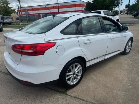 Used 2015 Ford Focus SE FWD image 4