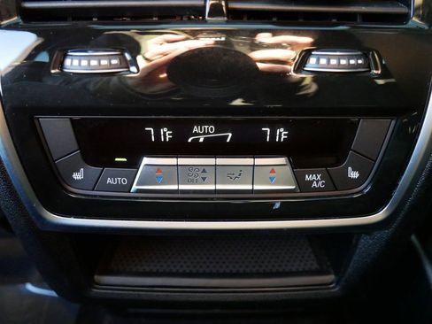 Used 2022 BMW X6 xDrive40i w/ Premium Package image 11