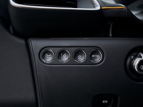 Used 2025 McLaren Artura Spider image 48