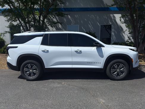 New 2026 Chevrolet Traverse LT w/ LPO, Floor Liner Package FWD image 11