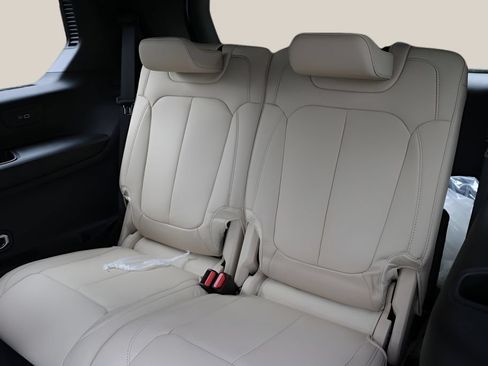 New 2026 Jeep Grand Cherokee L Limited AWD/4WD image 16