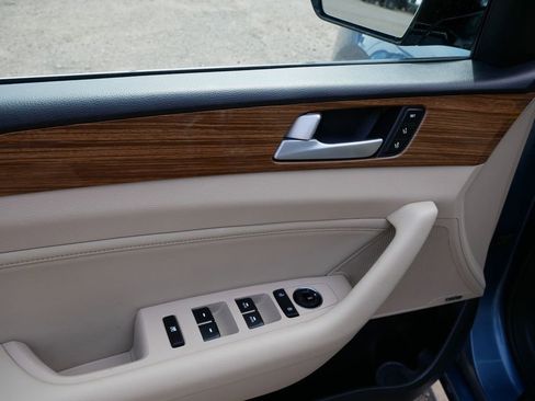 Used 2015 Hyundai Sonata Limited w/ Option Group 05 image 16