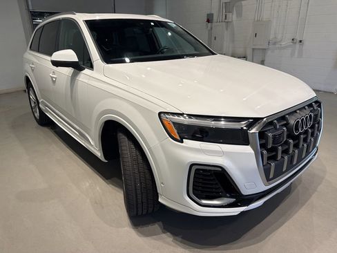 Used 2025 Audi Q7 3.0T Premium Plus AWD/4WD image 5