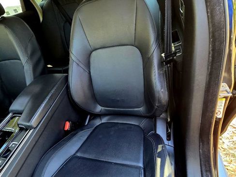 Used 2017 Jaguar XF image 8