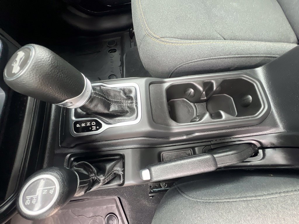 Used 2025 Jeep Wrangler Sport AWD/4WD image 29