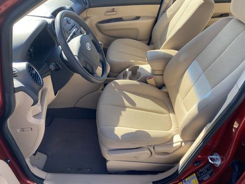 Used 2008 Kia Rondo LX w/ Convenience Pkg image 12