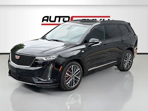 Used 2025 Cadillac XT6 Sport w/ Technology Package AWD/4WD image 3