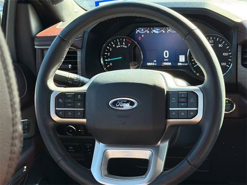 Used 2024 Ford Expedition Limited image 13