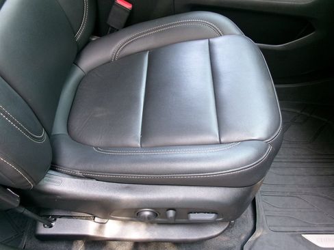 Used 2022 Chevrolet Traverse LT w/ LPO, Floor Liner Package AWD/4WD image 23