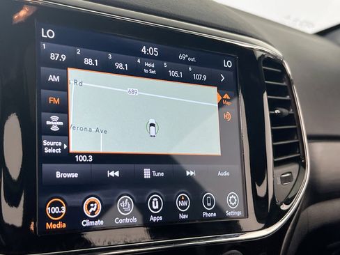 Used 2022 Jeep Grand Cherokee Laredo X image 14