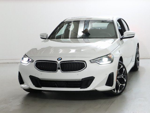 Used 2025 BMW 230i xDrive Coupe w/ Convenience Package AWD/4WD image 3