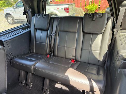 Used 2013 Lincoln Navigator 4WD image 18