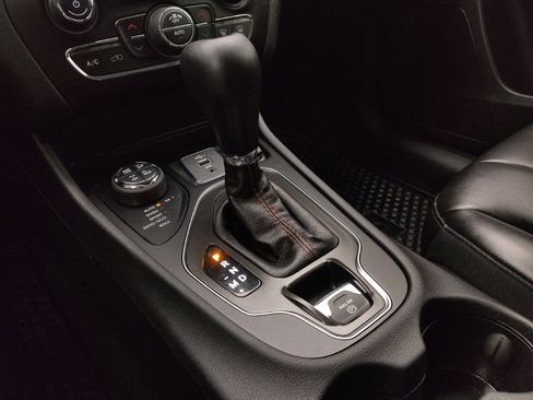 Used 2020 Jeep Cherokee Trailhawk w/ Cold Weather Group AWD/4WD image 26
