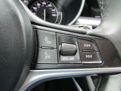 Used 2018 Alfa Romeo Stelvio Ti AWD/4WD image 36