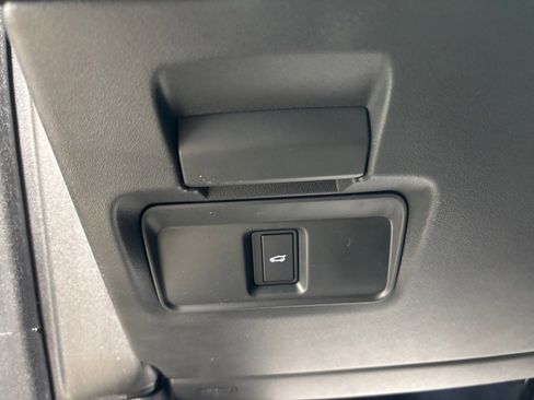 New 2025 Land Rover Discovery Sport S image 21