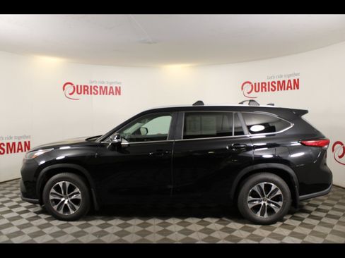 Used 2023 Toyota Highlander XLE AWD/4WD image 5