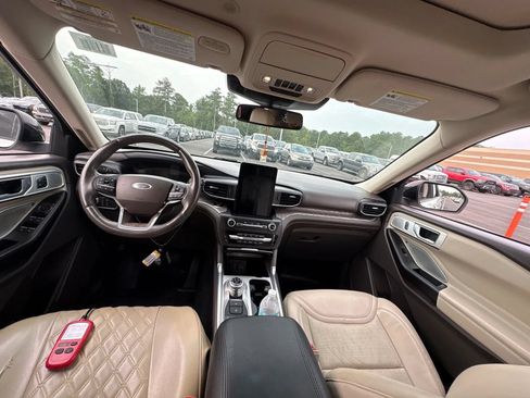 Used 2020 Ford Explorer Platinum w/ Premium Technology Package AWD/4WD image 6
