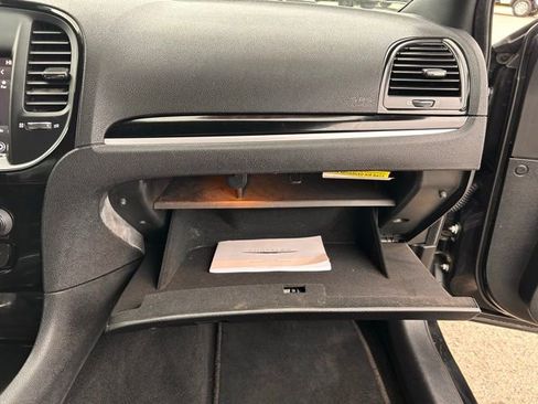 Used 2019 Chrysler 300 S image 35