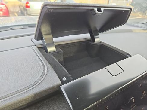 Used 2025 GMC Yukon XL Denali w/ Denali Reserve Package image 29