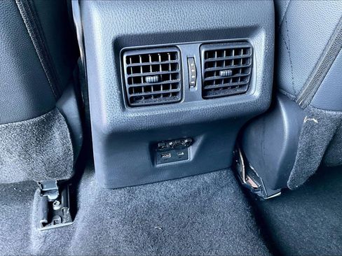 Used 2025 Toyota Camry SE w/ Convenience Package image 10