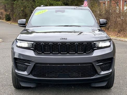 Used 2024 Jeep Grand Cherokee Altitude image 3